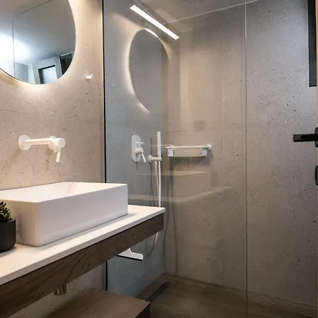 Astarte - St Dionisios & Appartement
